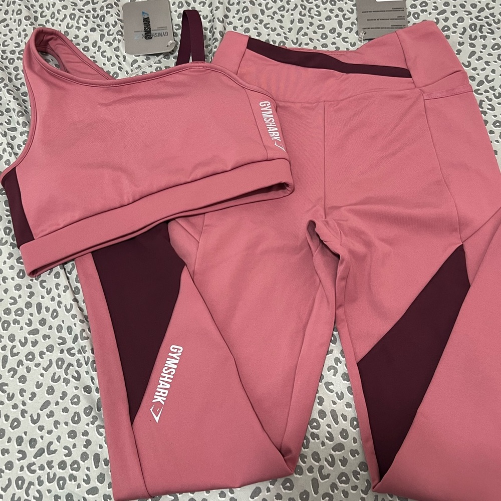 GYMSHARK women’s set BRAND NEW- Dusty pink/ Dark Berry- XS -